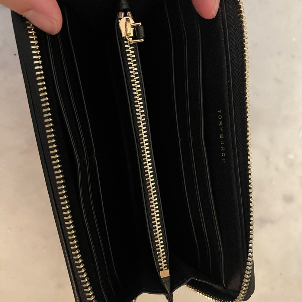 Tory Burch Black Quilted Wallet - Picture 4 of 7